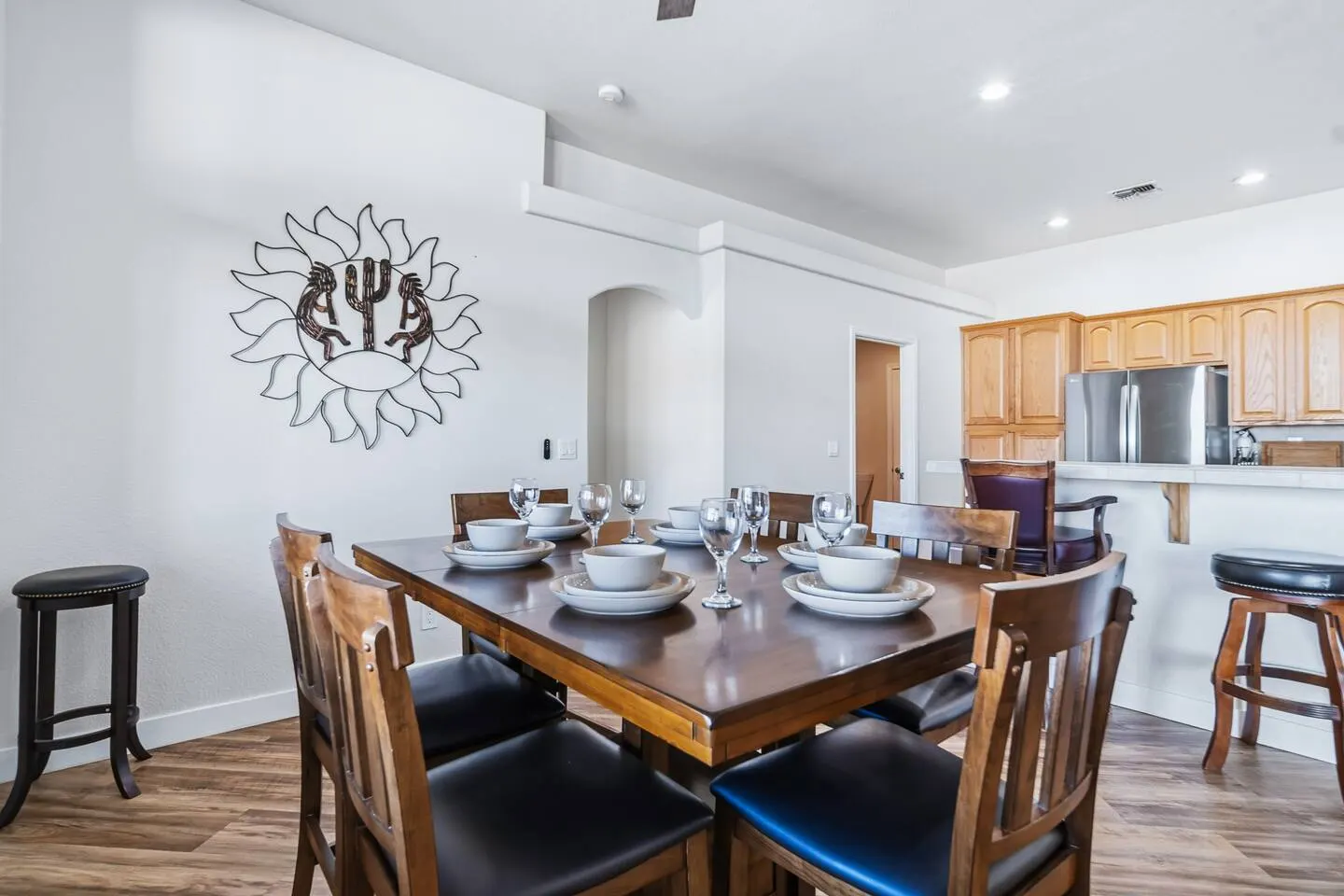 5 Mins to Laughlin! 4 bd Sleeps 10 Firepit 12