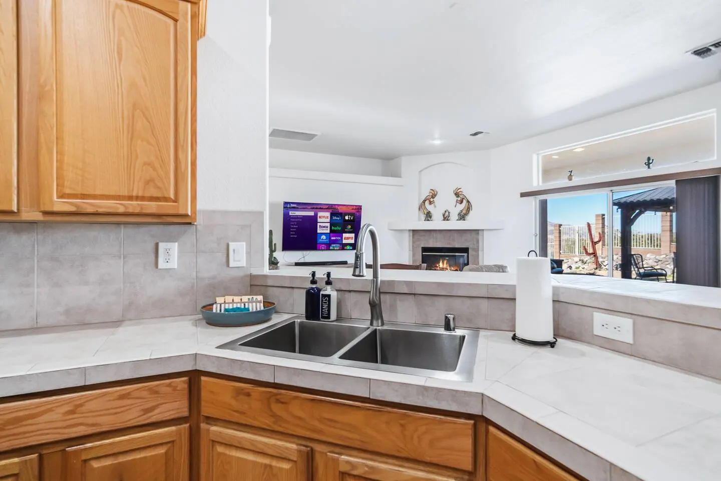 5 Mins to Laughlin! 4 bd Sleeps 10 Firepit 14