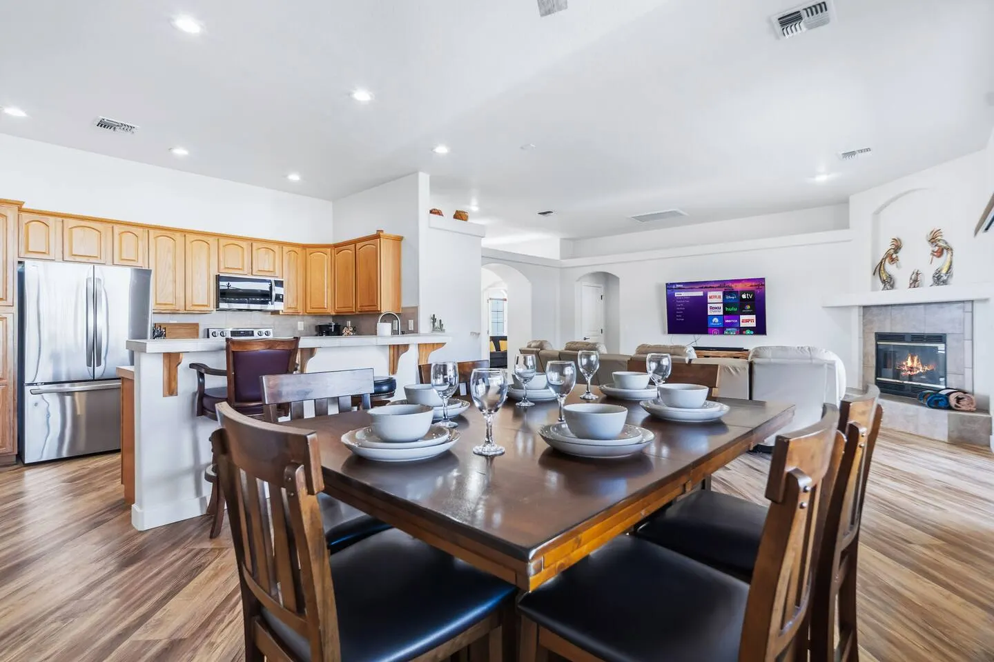 5 Mins to Laughlin! 4 bd Sleeps 10 Firepit 5