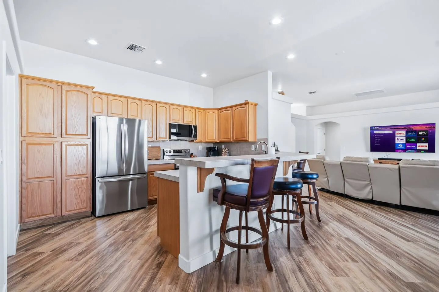 5 Mins to Laughlin! 4 bd Sleeps 10 Firepit 7