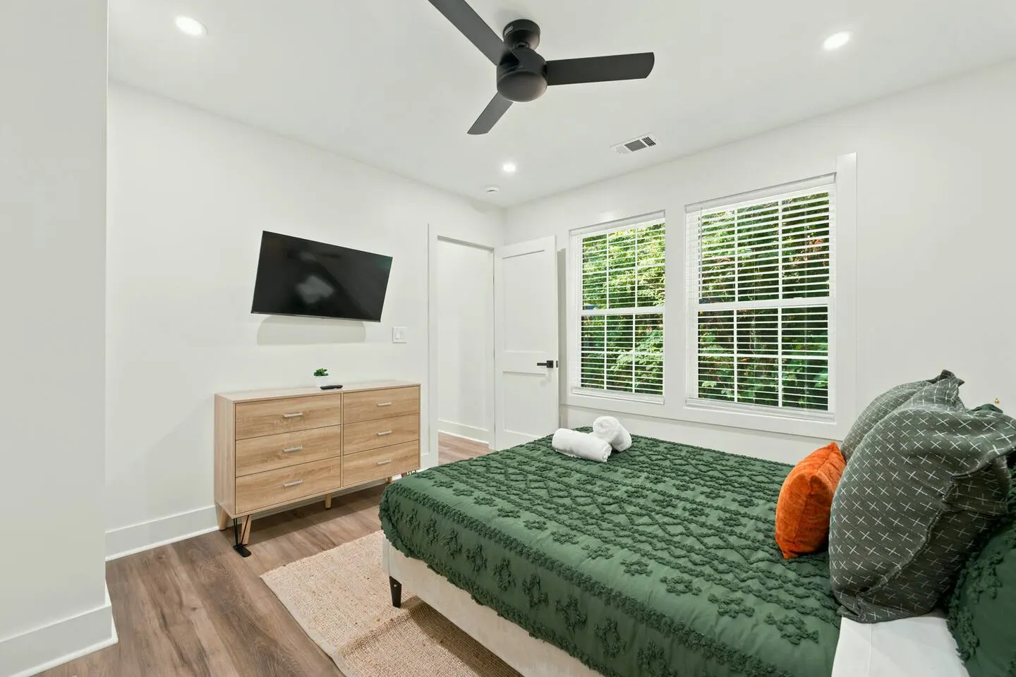 Stylish 3BR Westside Escape 11