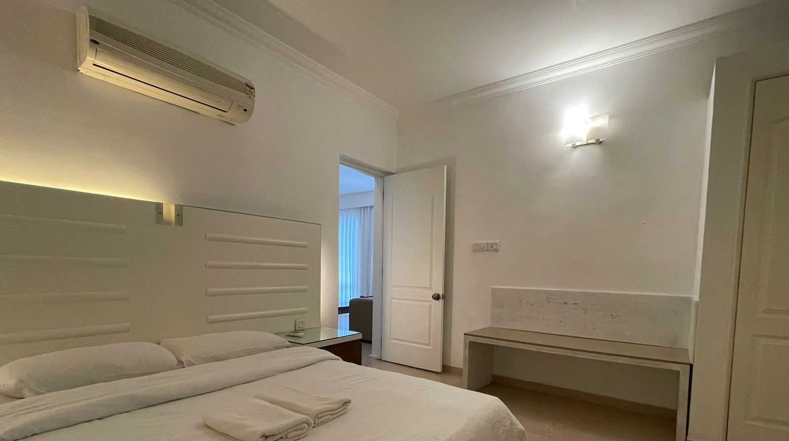 Casa Legend - Luxury 3 BR Pool facing Villa Arpora 6