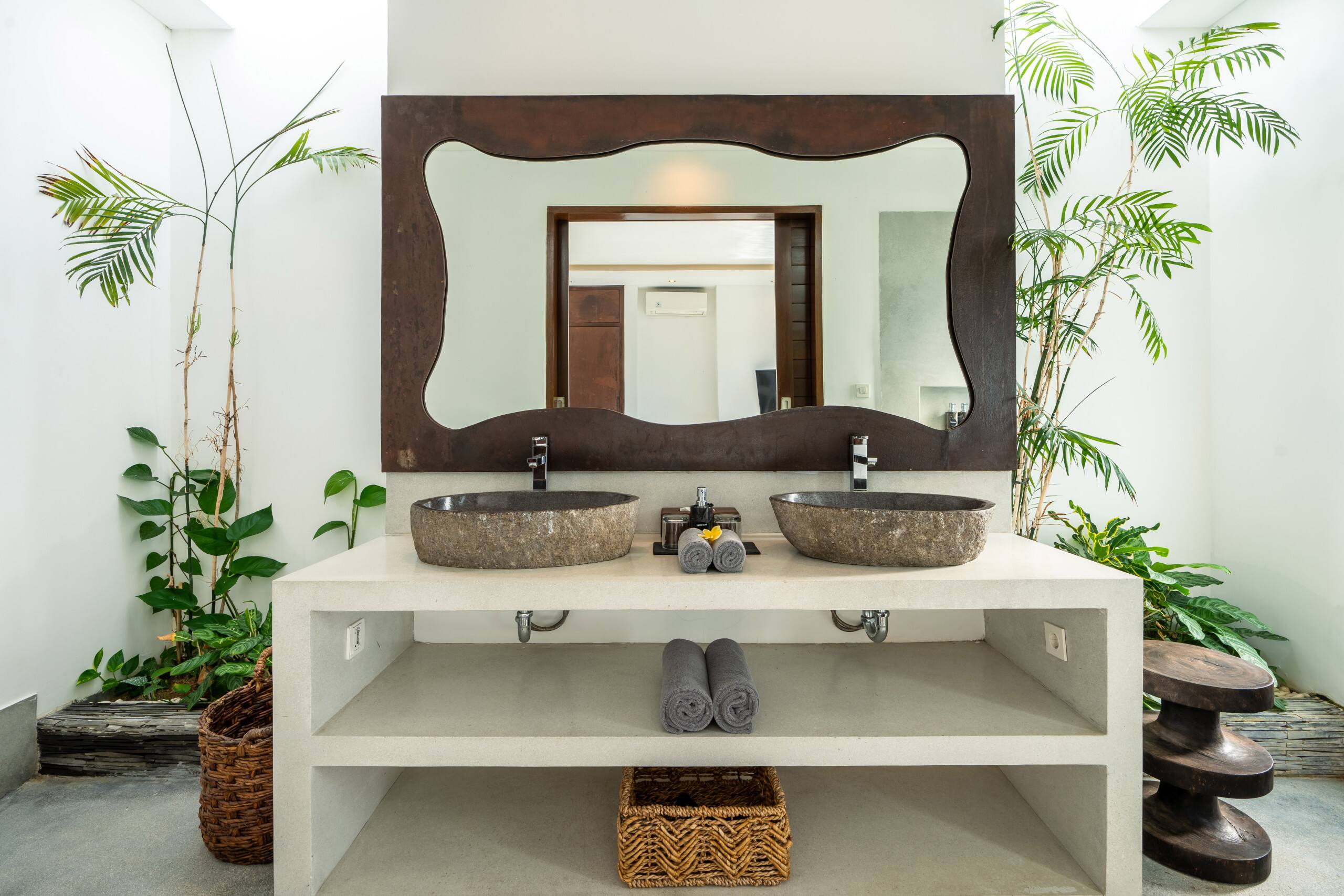 Private Pool 24