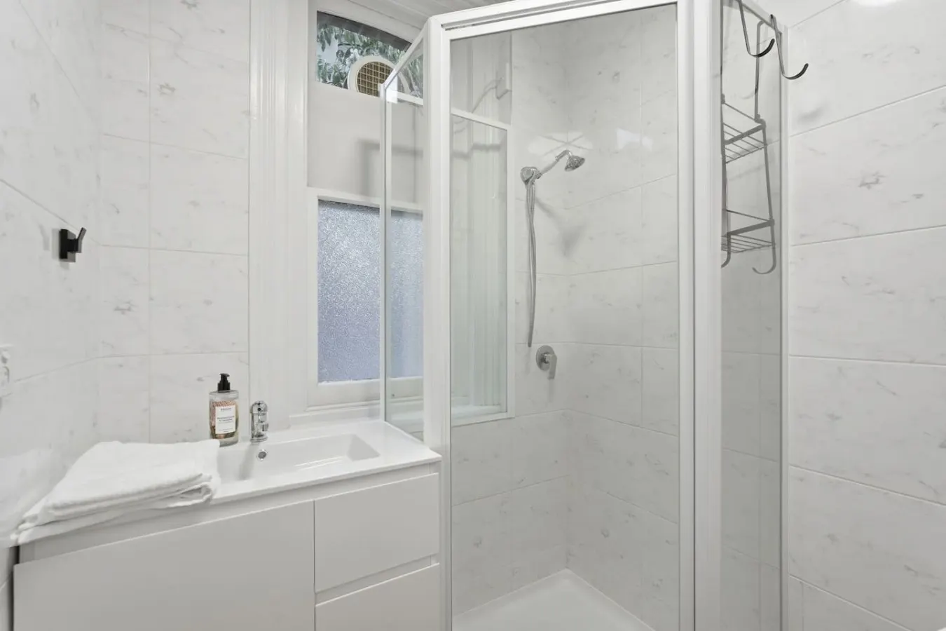 Heritage Sandy Bay Apartment, Walk to Cafes & Uni 15