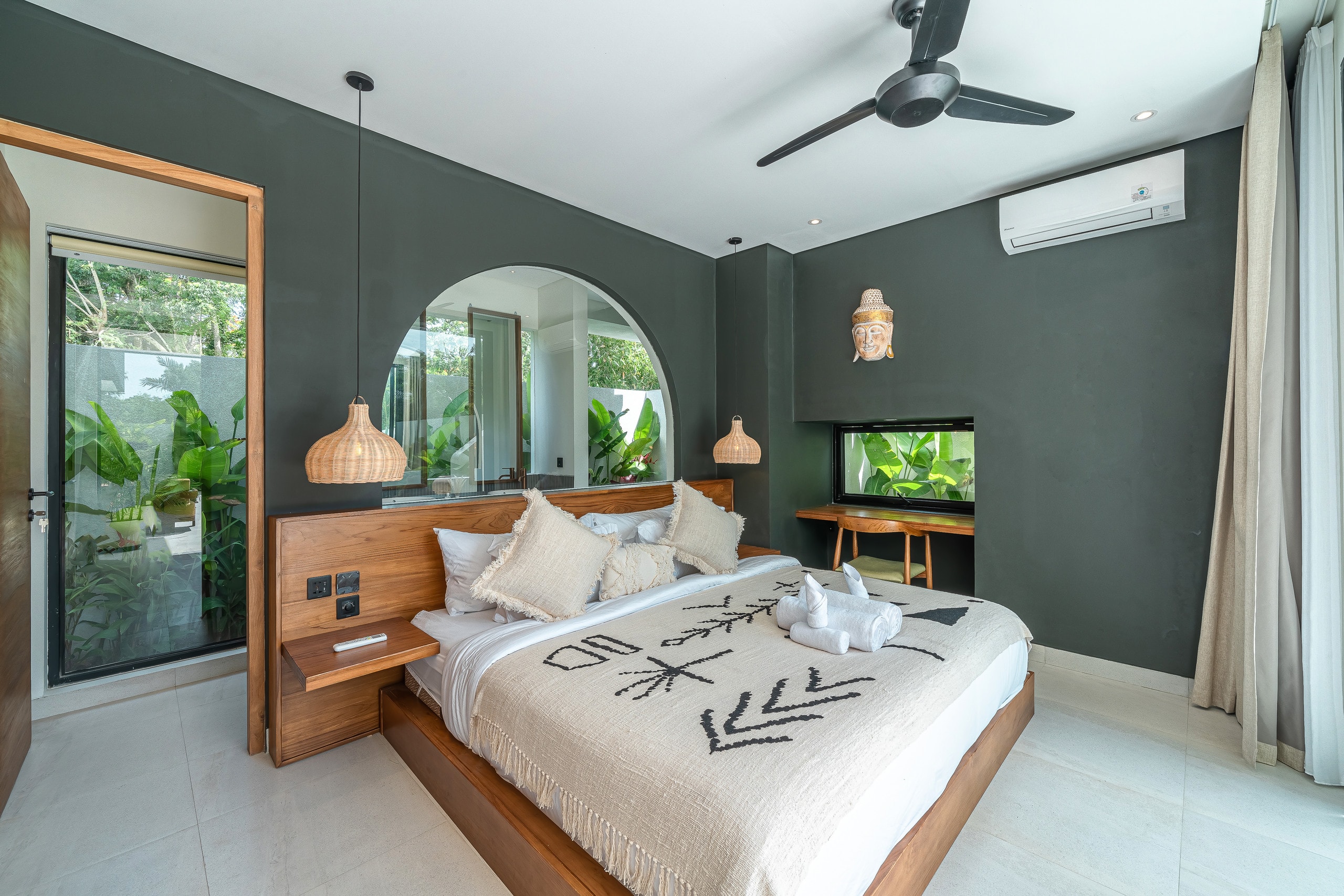 Spacious 3BR Uluwatu Villa with BBQ & Rooftop! — photo 2