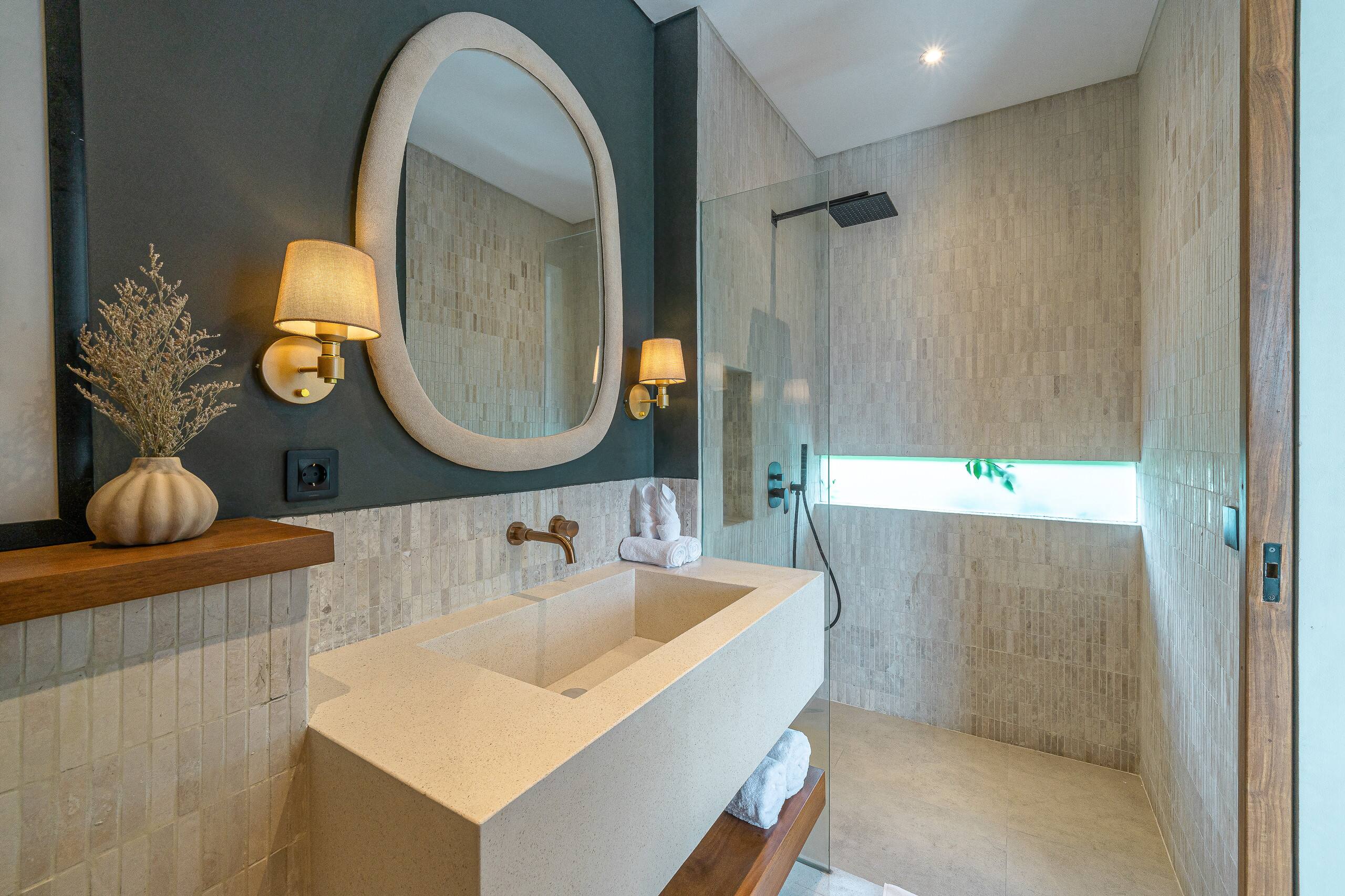 Spacious 3BR Uluwatu Villa with BBQ & Rooftop! 25