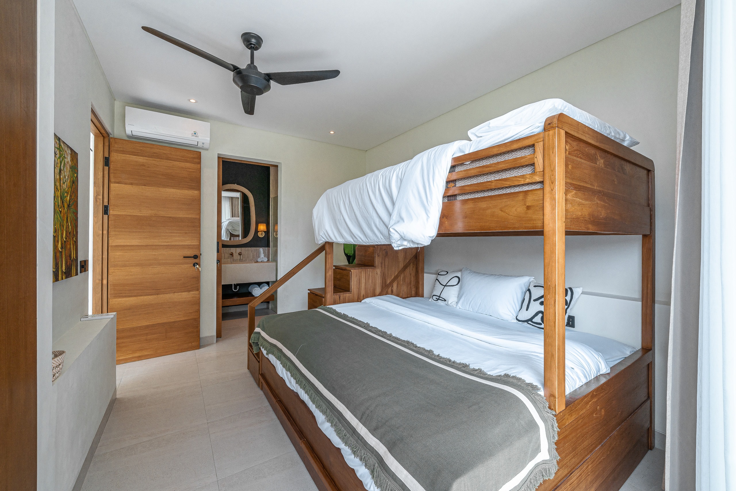 Spacious 3BR Uluwatu Villa with BBQ & Rooftop! 17