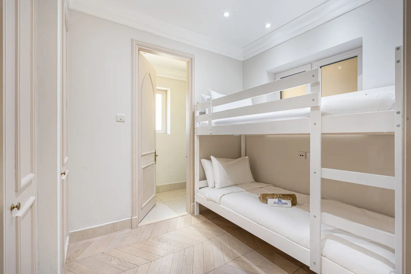 Souk Al Bahar Home w/ direct Dubai Mall Access 18