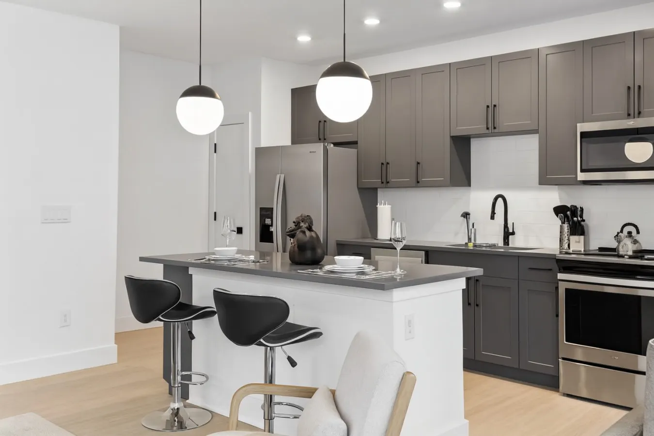 Upscale 2BR Near Regions Field + Park 16