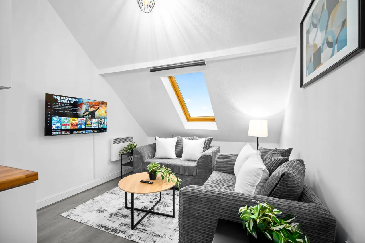 Cozy Apartment - Accommodates 4 - On Street Parking Available 1