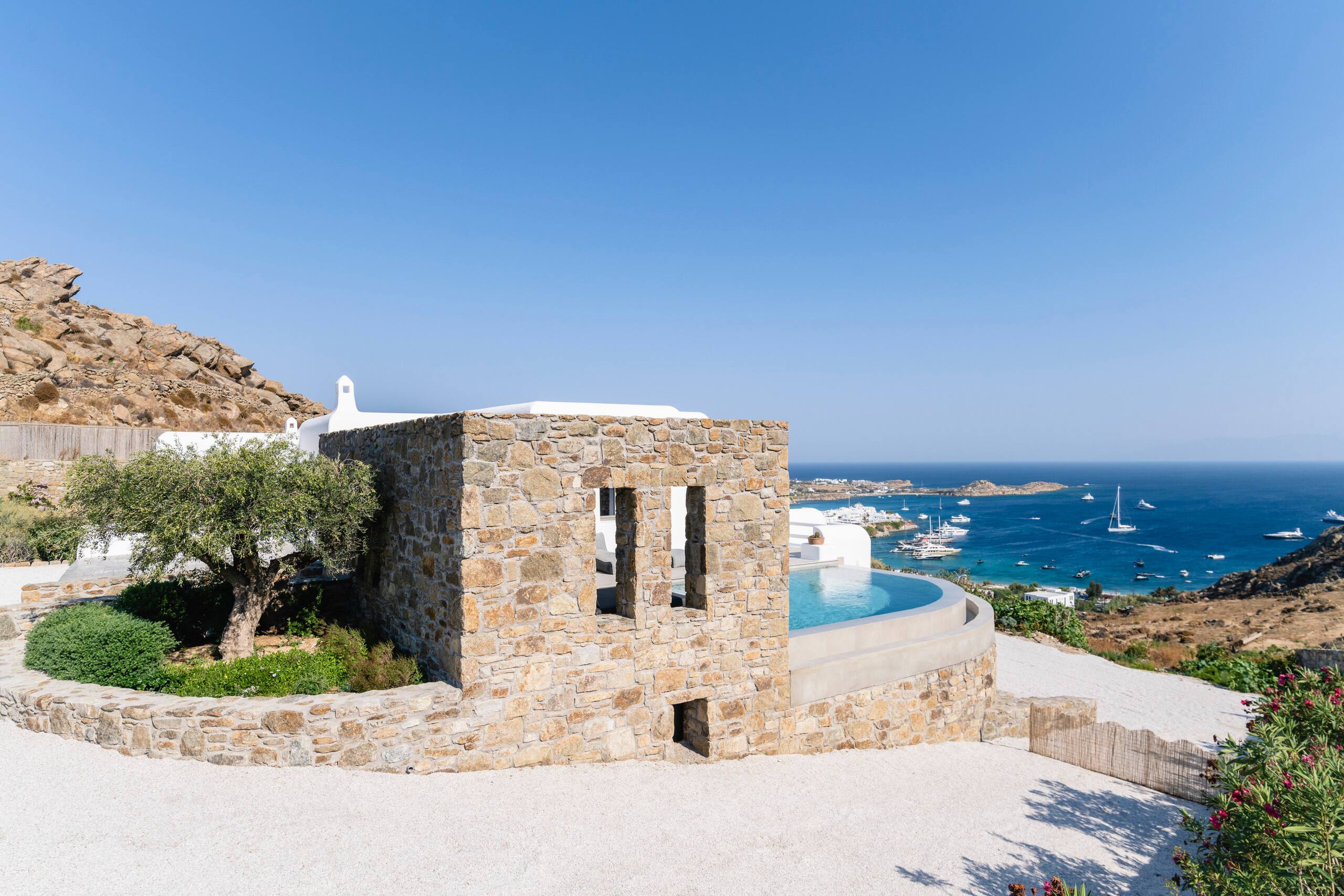 Villa Camelia - Psarou - 3BR - 2 Pools - 2 Jacuzzis — photo 2