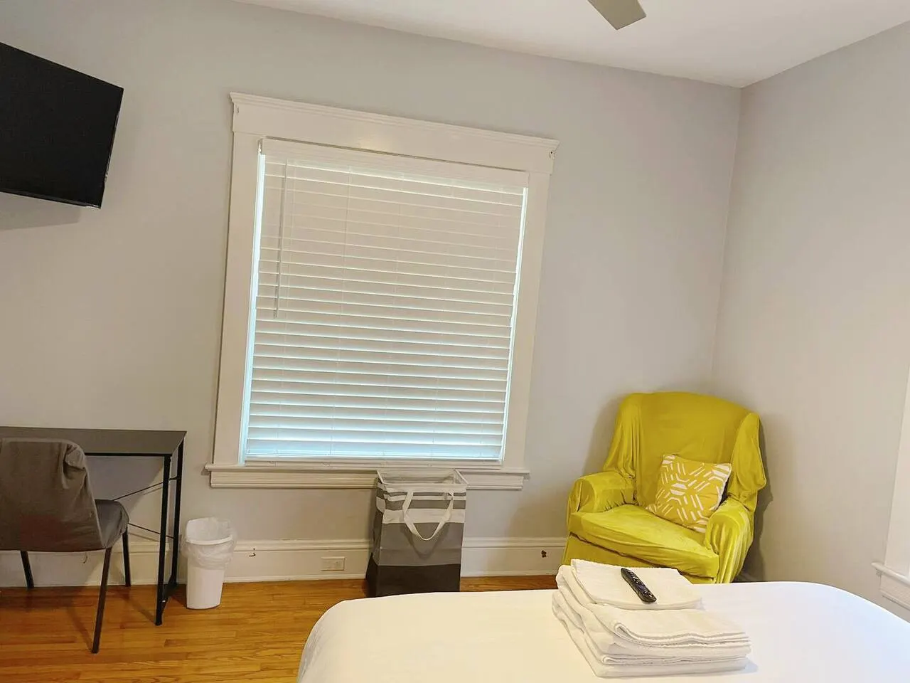 Stay with Jay - Cozy First Floor Room 2