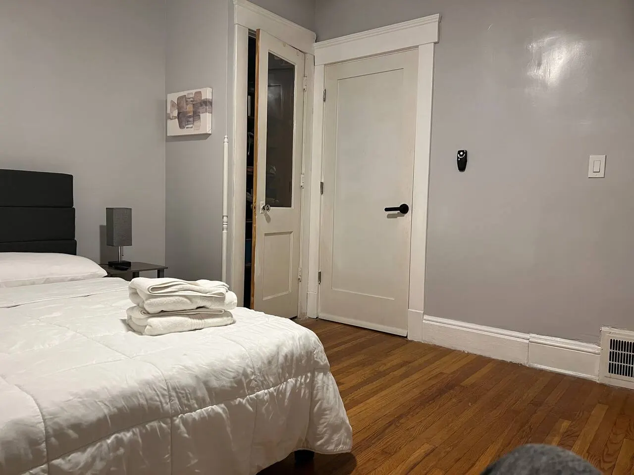 Stay with Jay - Cozy First Floor Room 12