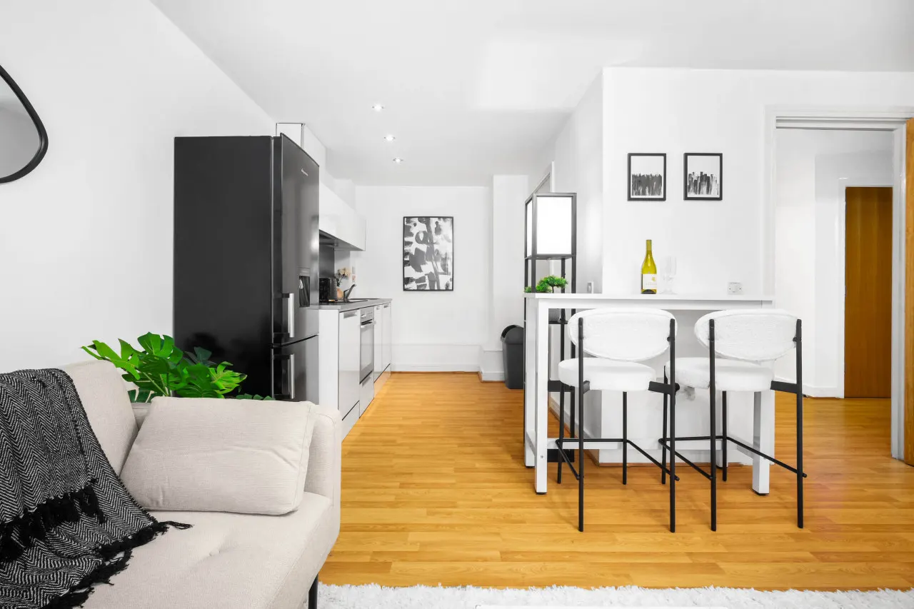 Business District Apartment - Twin Beds - Smart TV 16