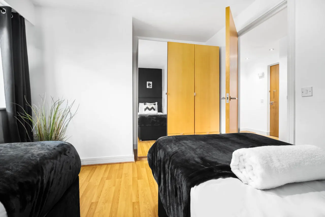 Business District Apartment - Twin Beds - Smart TV 20