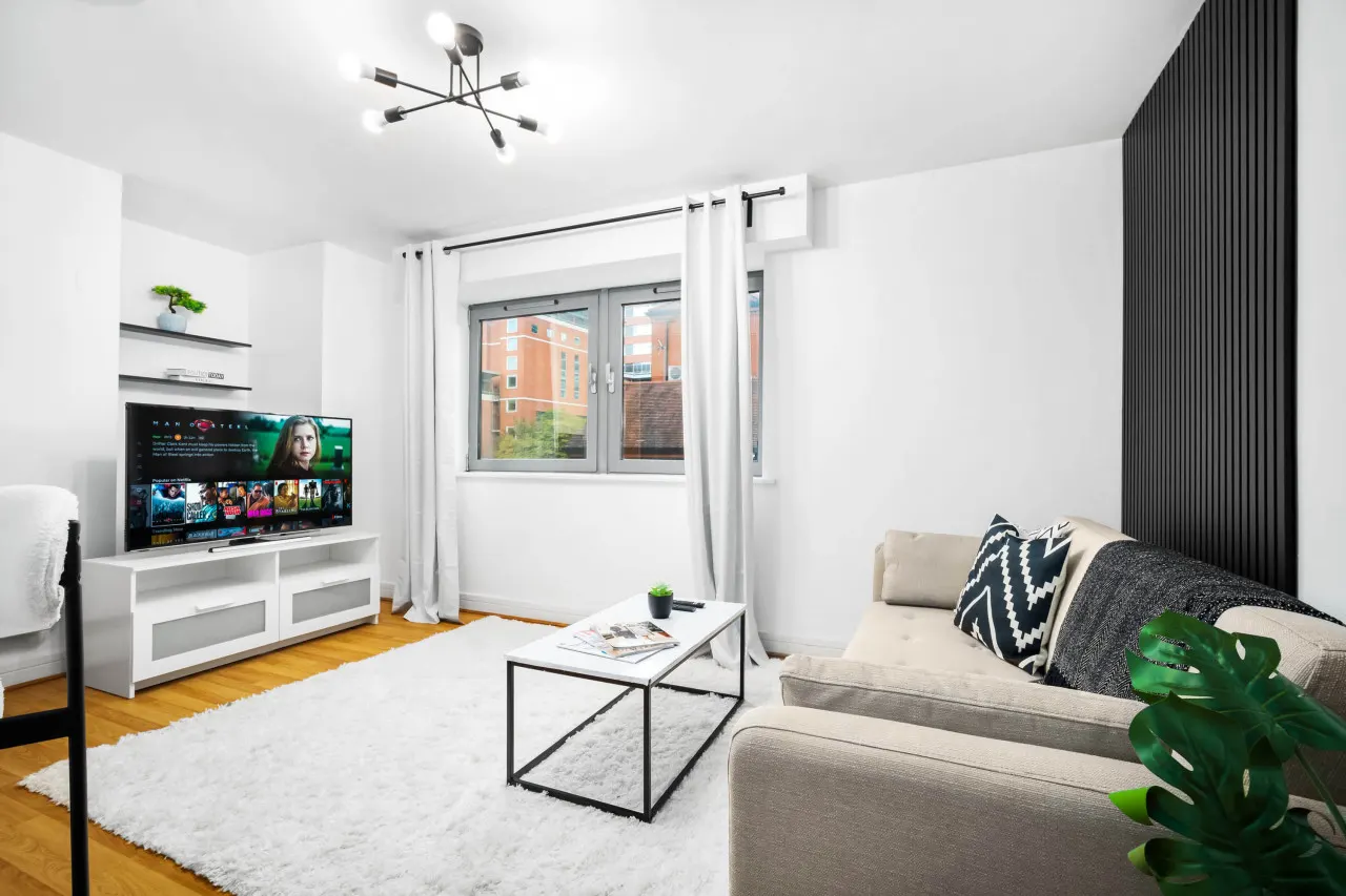 Business District Apartment - Twin Beds - Smart TV — photo 4