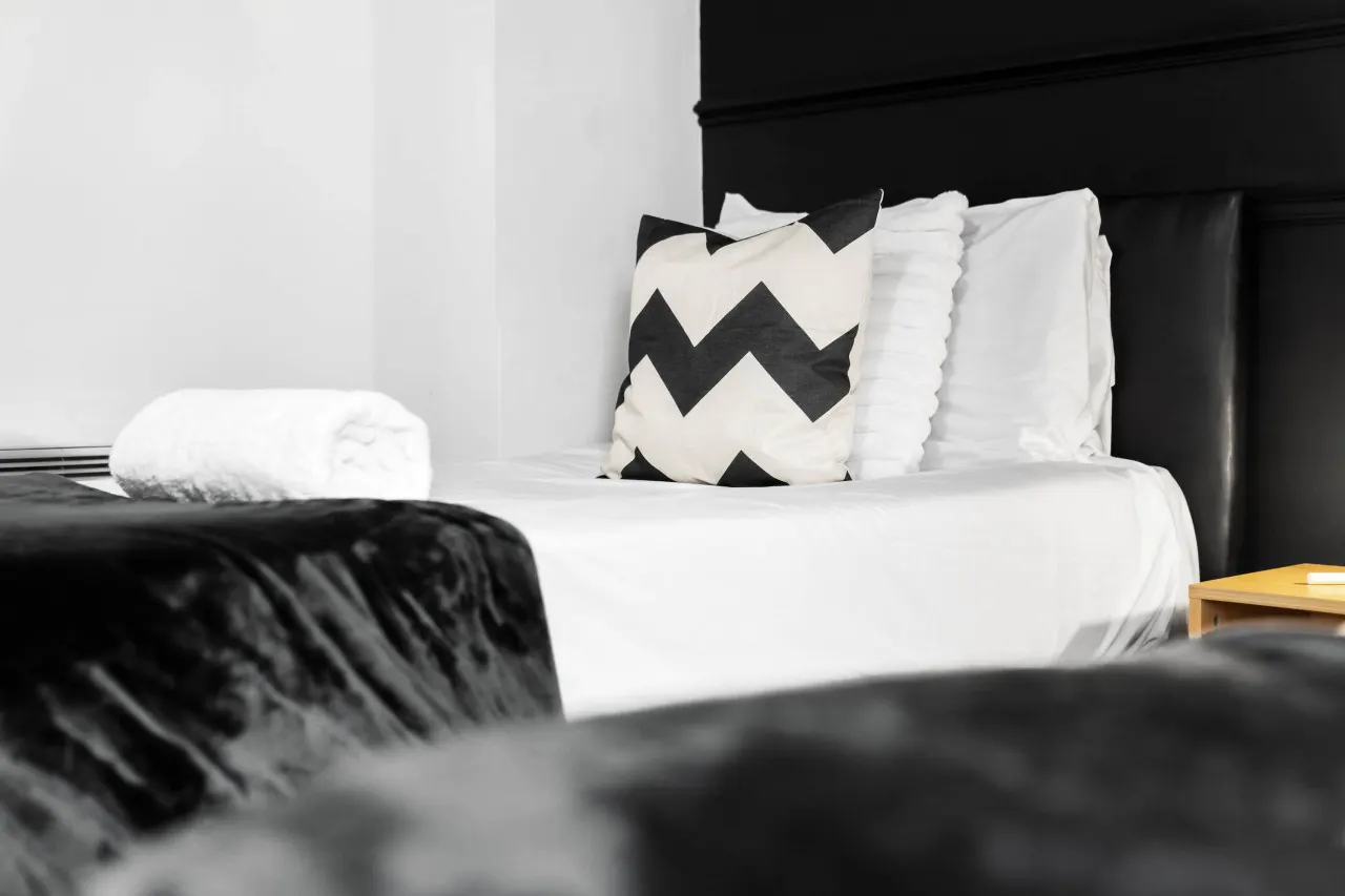 Business District Apartment - Twin Beds - Smart TV 6