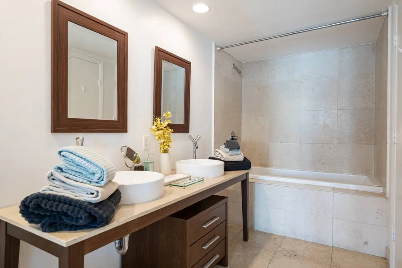 ★ Iconic Icon W Unit - Pool & Ocean Views ★ 13