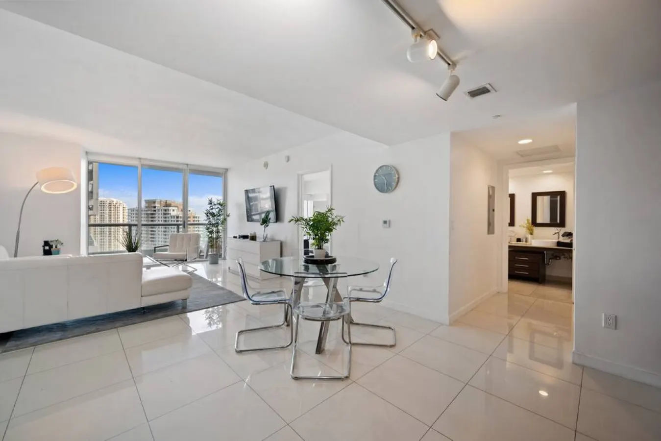 ★ Iconic Icon W Unit - Pool & Ocean Views ★ 3