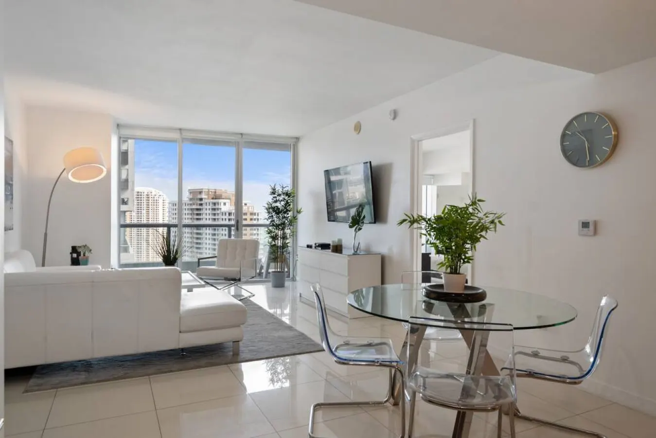 ★ Iconic Icon W Unit - Pool & Ocean Views ★ 4