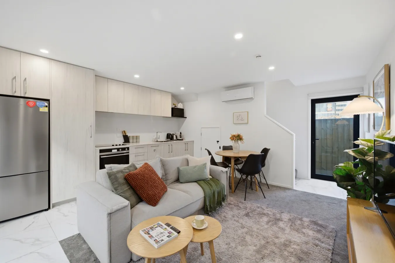 * Rest Easy in CBD – 2 BRM, Free Park, Fast WiFi