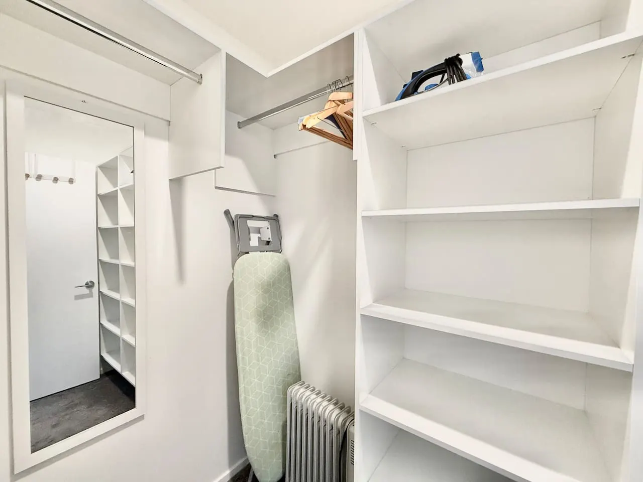 * Rest Easy in CBD – 2 BRM, Free Park, Fast WiFi 9