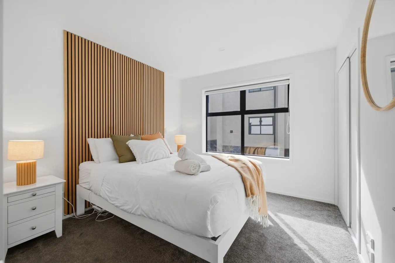 * Rest Easy in CBD – 2 BRM, Free Park, Fast WiFi 12