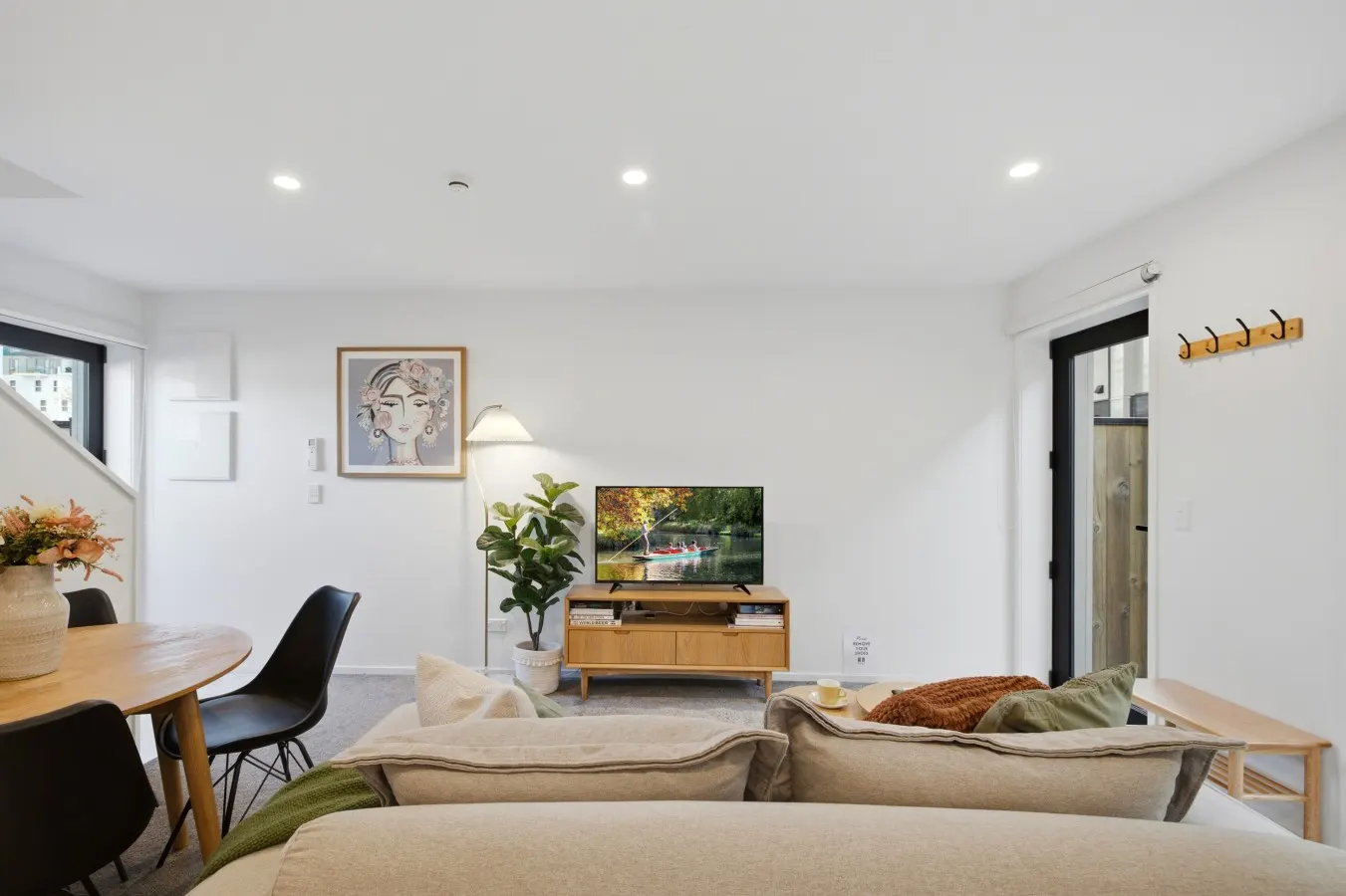 * Rest Easy in CBD – 2 BRM, Free Park, Fast WiFi 18