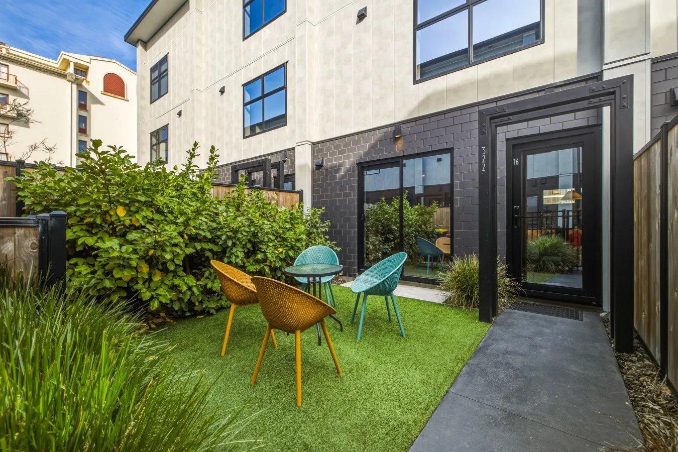 * Rest Easy in CBD – 2 BRM, Free Park, Fast WiFi 4