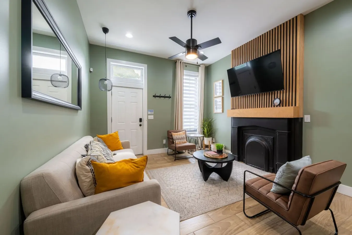 3BR Home + Hot Tub + Stadiums near Downtown, OTR 2