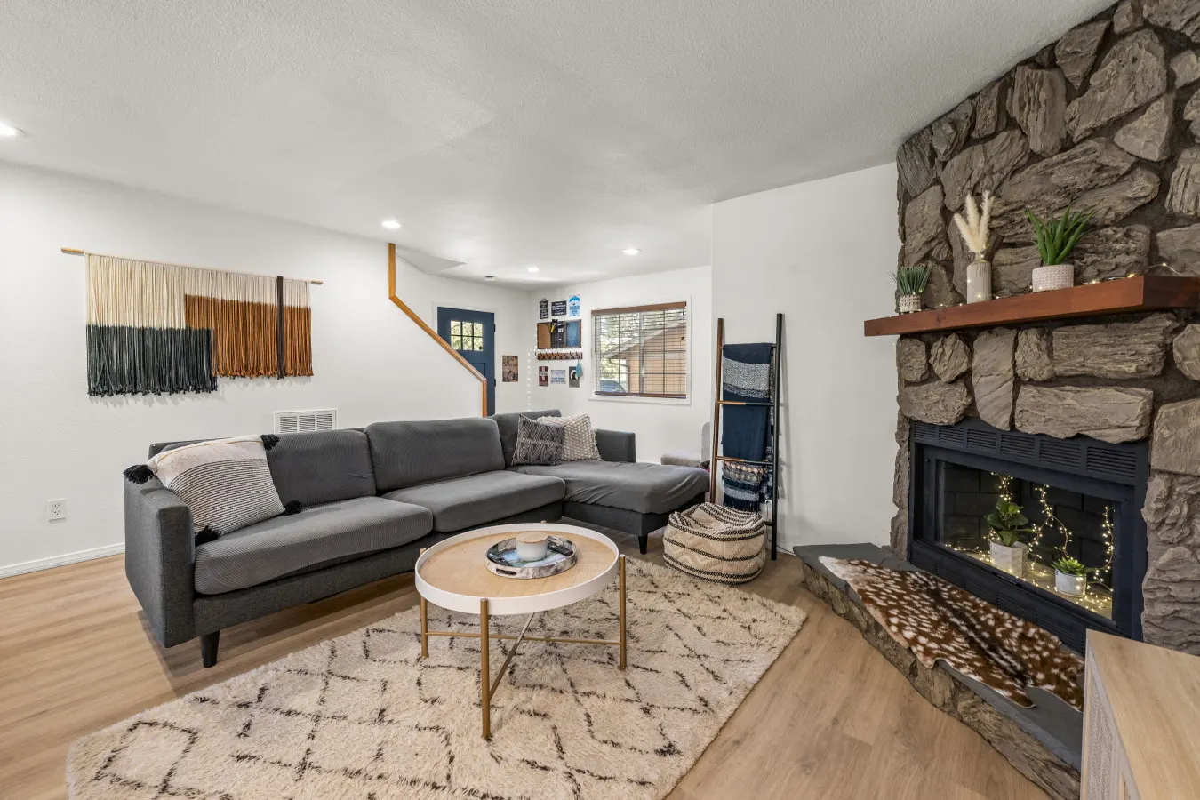 Lincoln Log Cabin Renovated Near Attractions 2