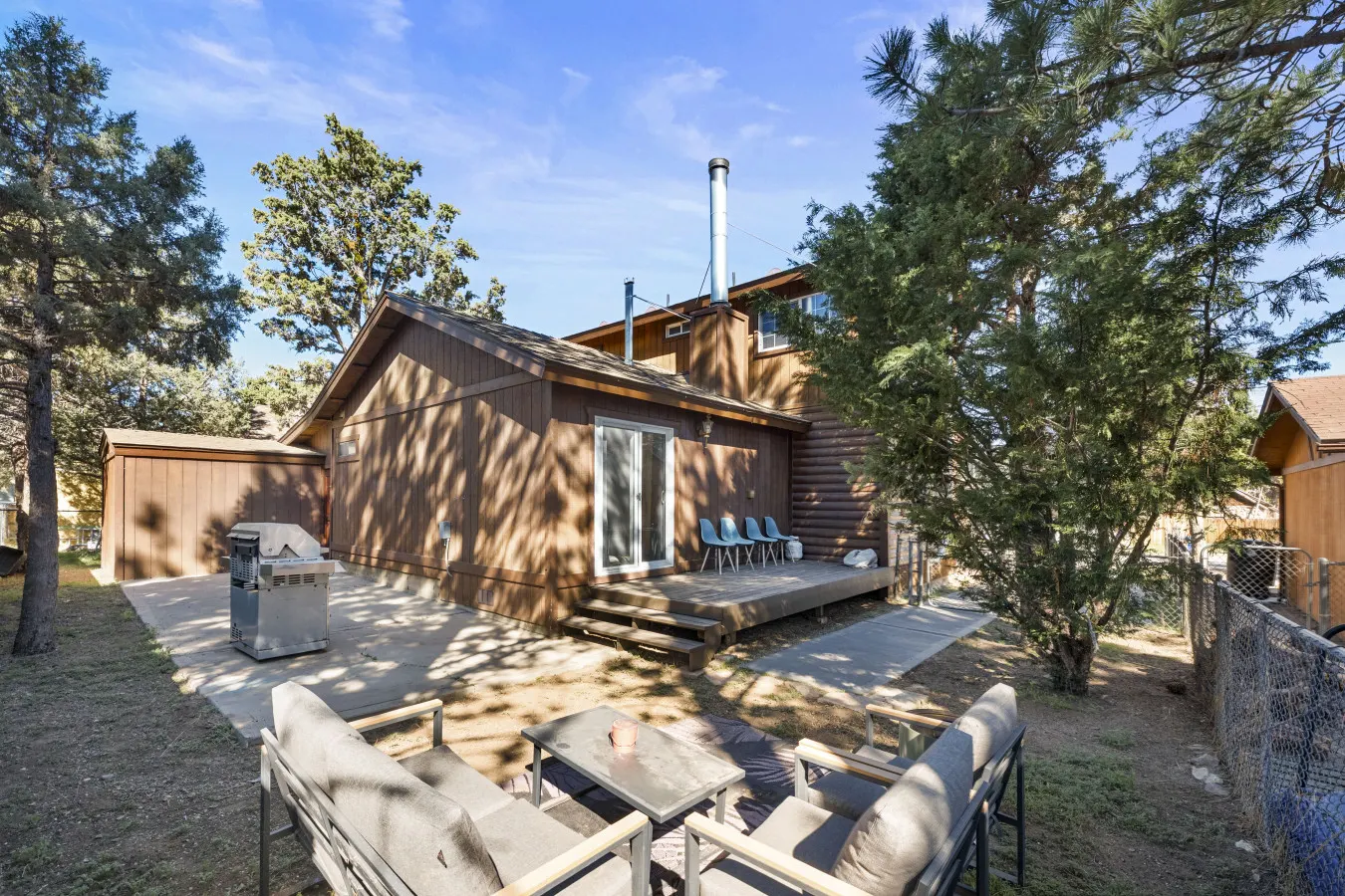 Lincoln Log Cabin Renovated Near Attractions 4