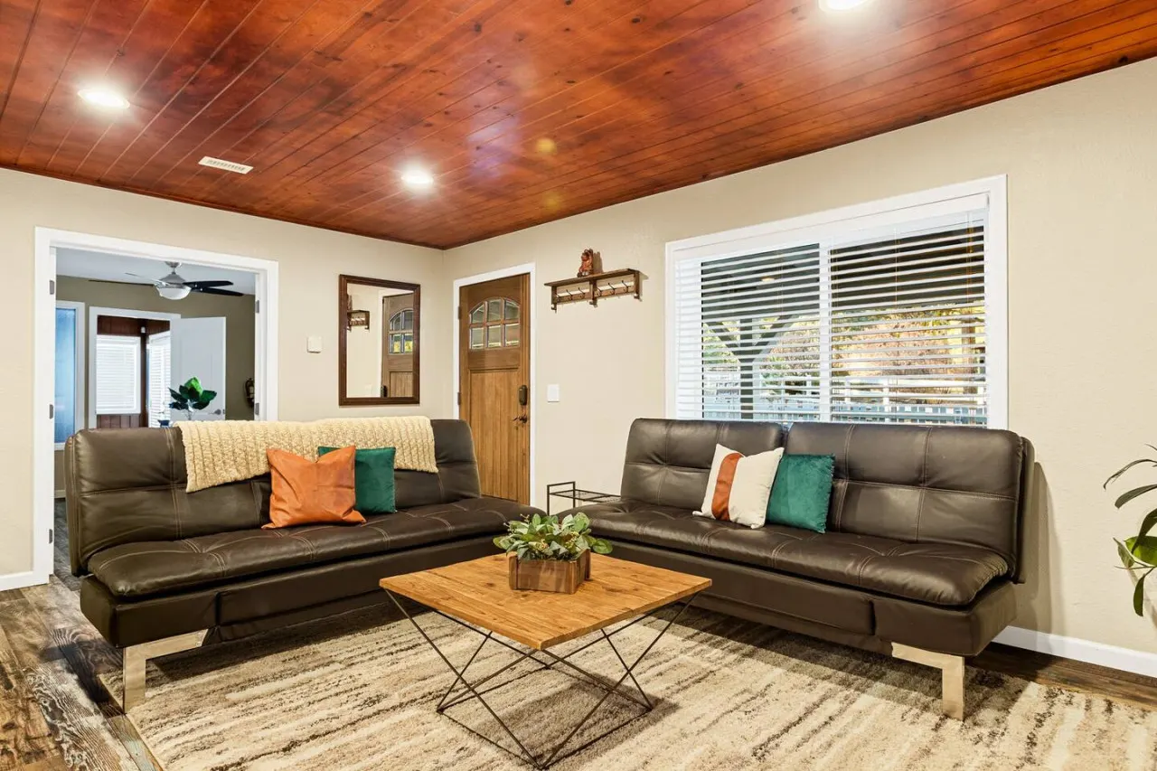 Beary Peaceful Mtn Escape, with hot tub and game room 11