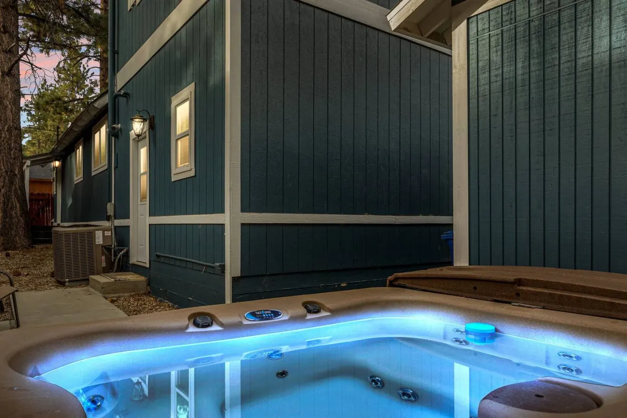 Beary Peaceful Mtn Escape, with hot tub and game room — photo 5