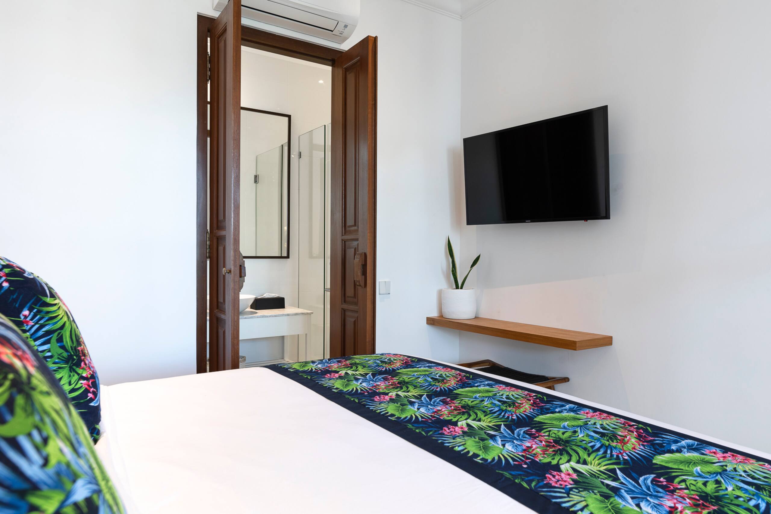 Gorgeous 2 Bed Pool Villa, Walk to Seminyak Beach 23