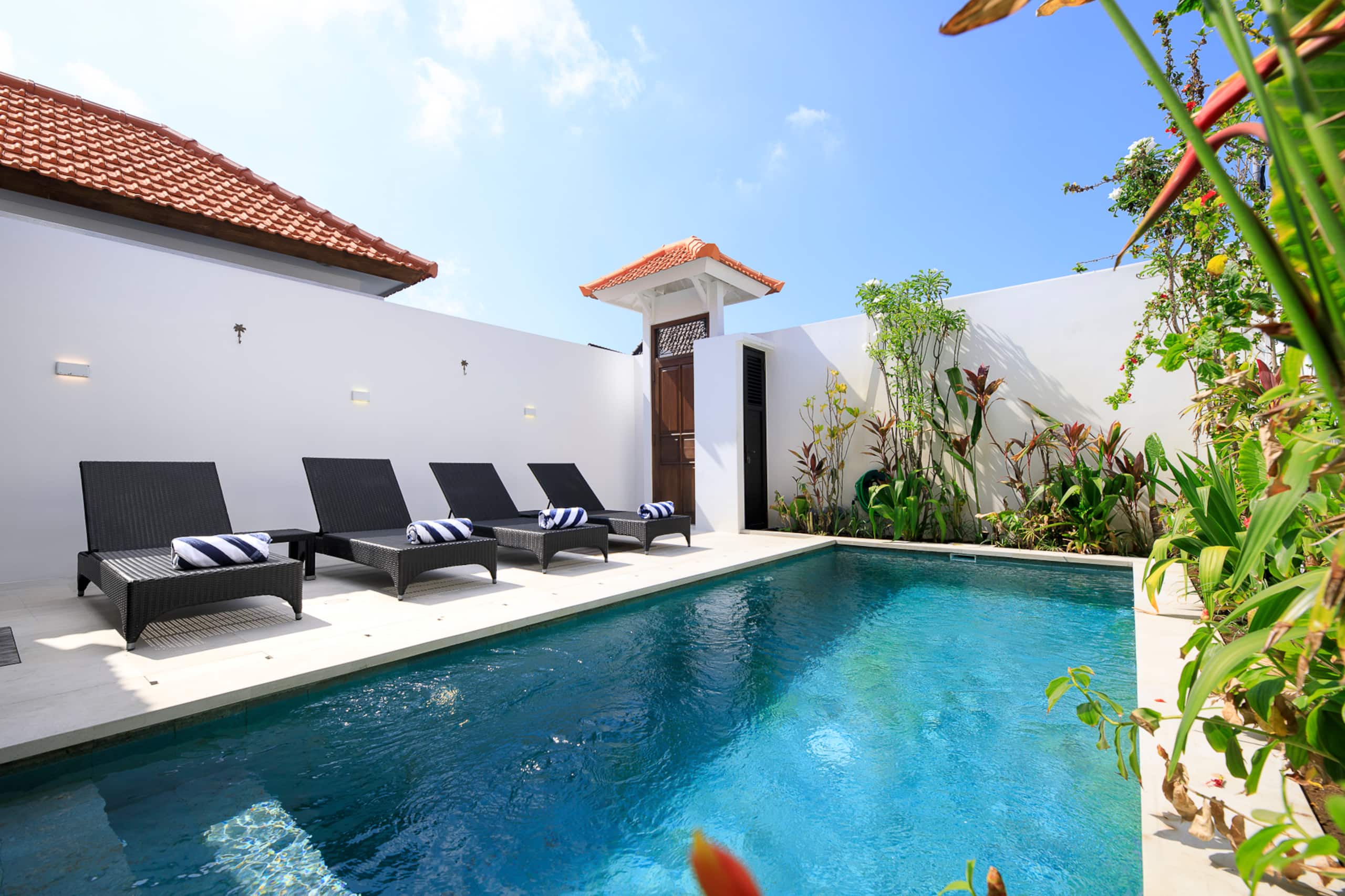 Gorgeous 2 Bed Pool Villa, Walk to Seminyak Beach — photo 3