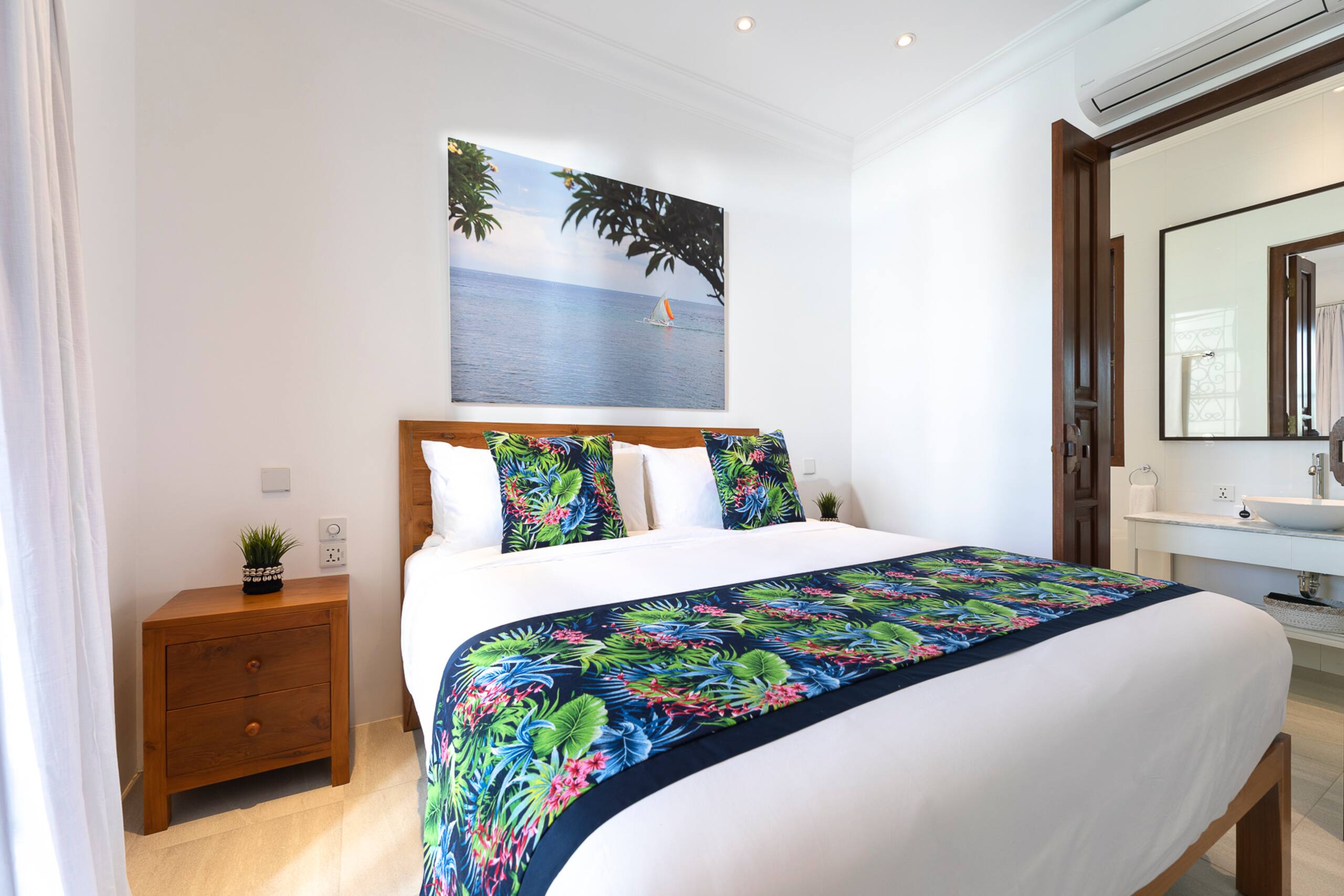 Gorgeous 2 Bed Pool Villa, Walk to Seminyak Beach — photo 4