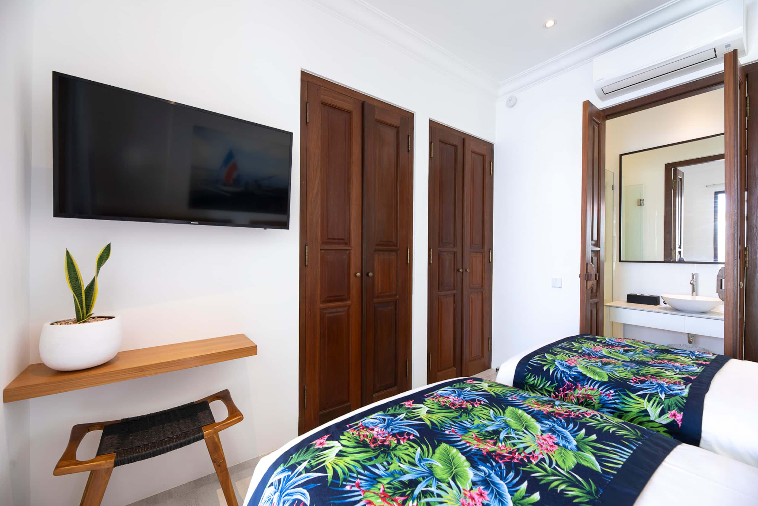 Gorgeous 2 Bed Pool Villa, Walk to Seminyak Beach 27