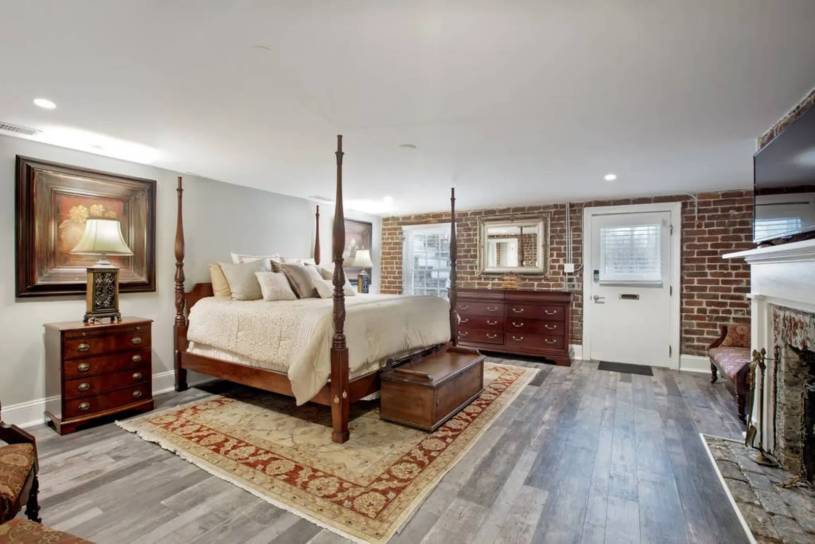 236 Oglethorpe A&B Rare & Beautifully Updated 9 Bed, 8 Bath Townhome 16