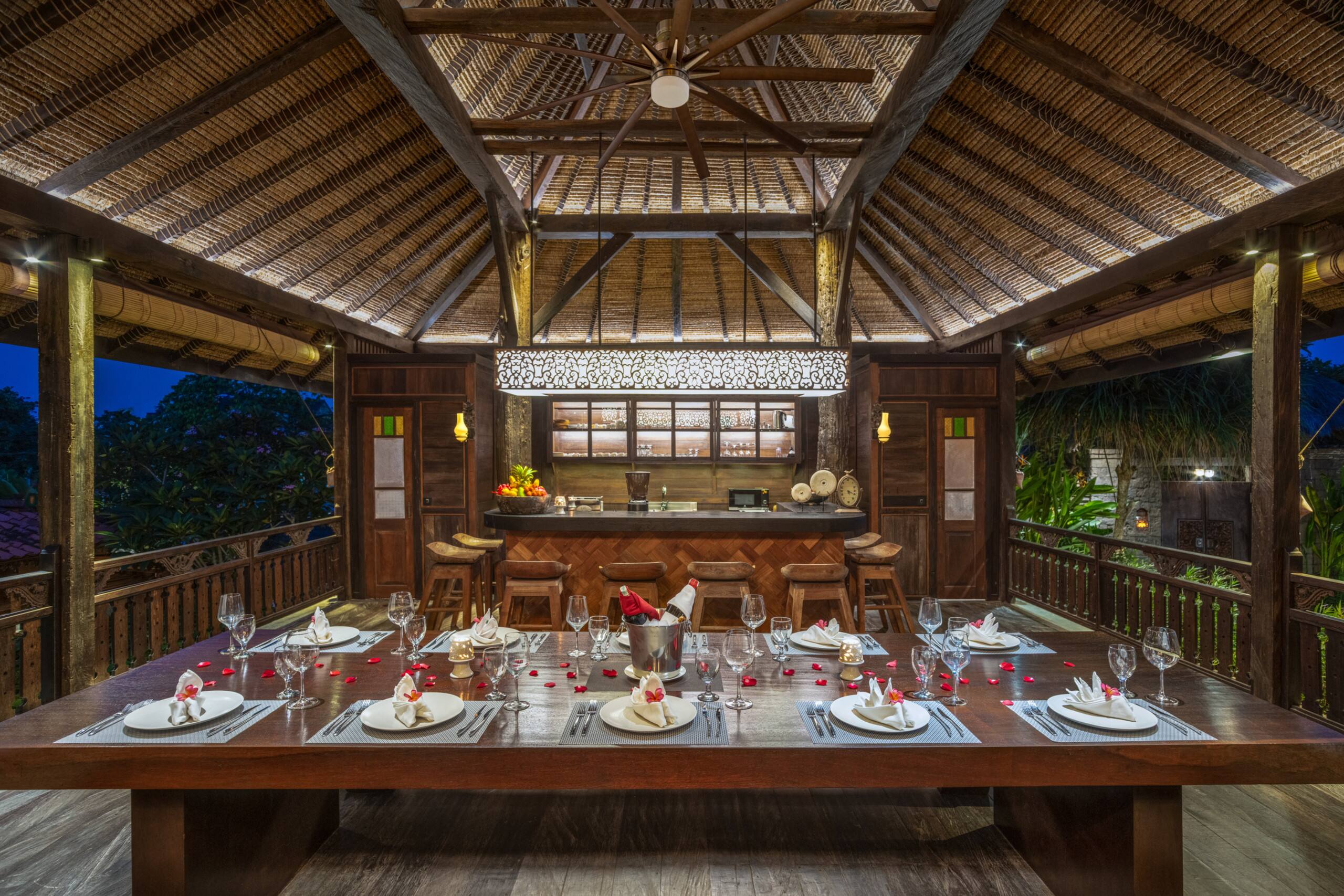Javanese 3BR Villa in Jimbaran w/ Pool & Pavilion 10