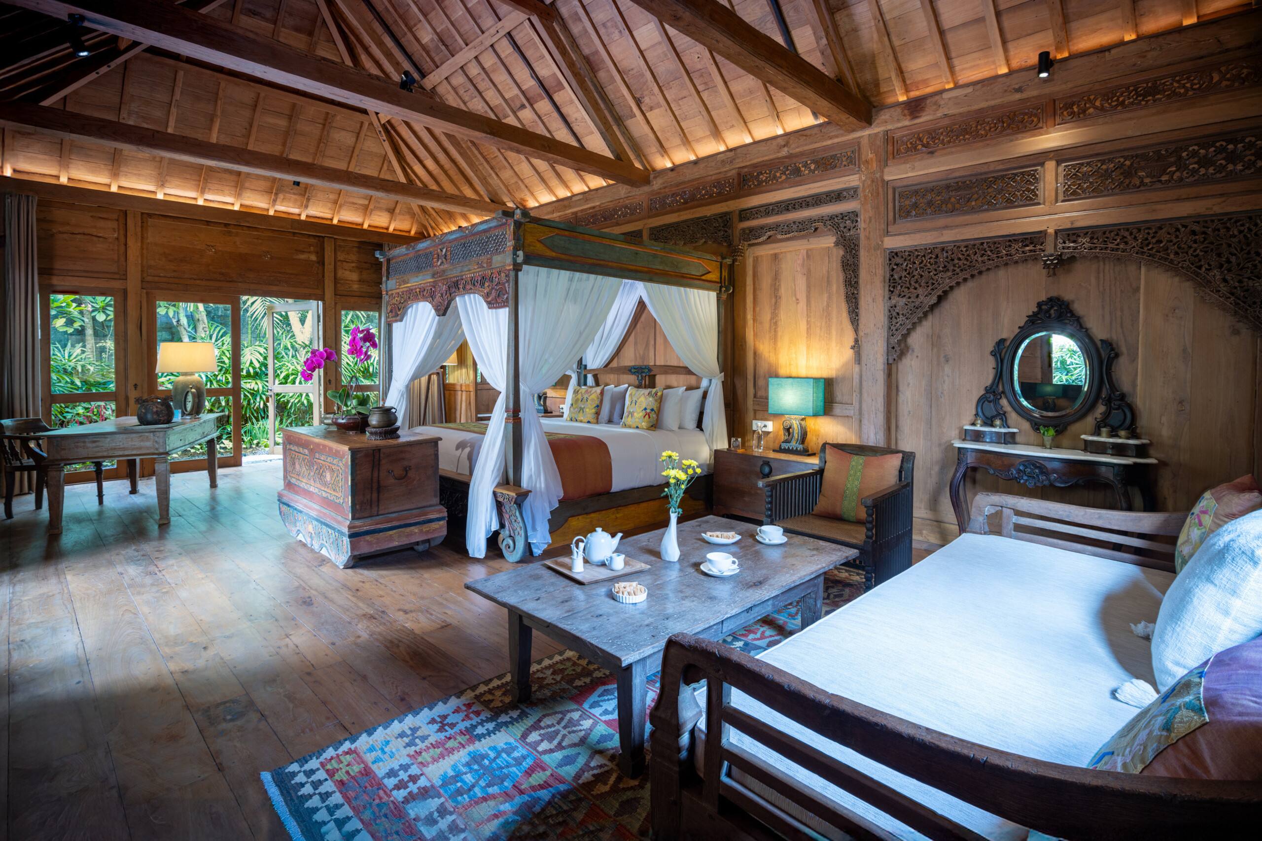 Javanese 3BR Villa in Jimbaran w/ Pool & Pavilion