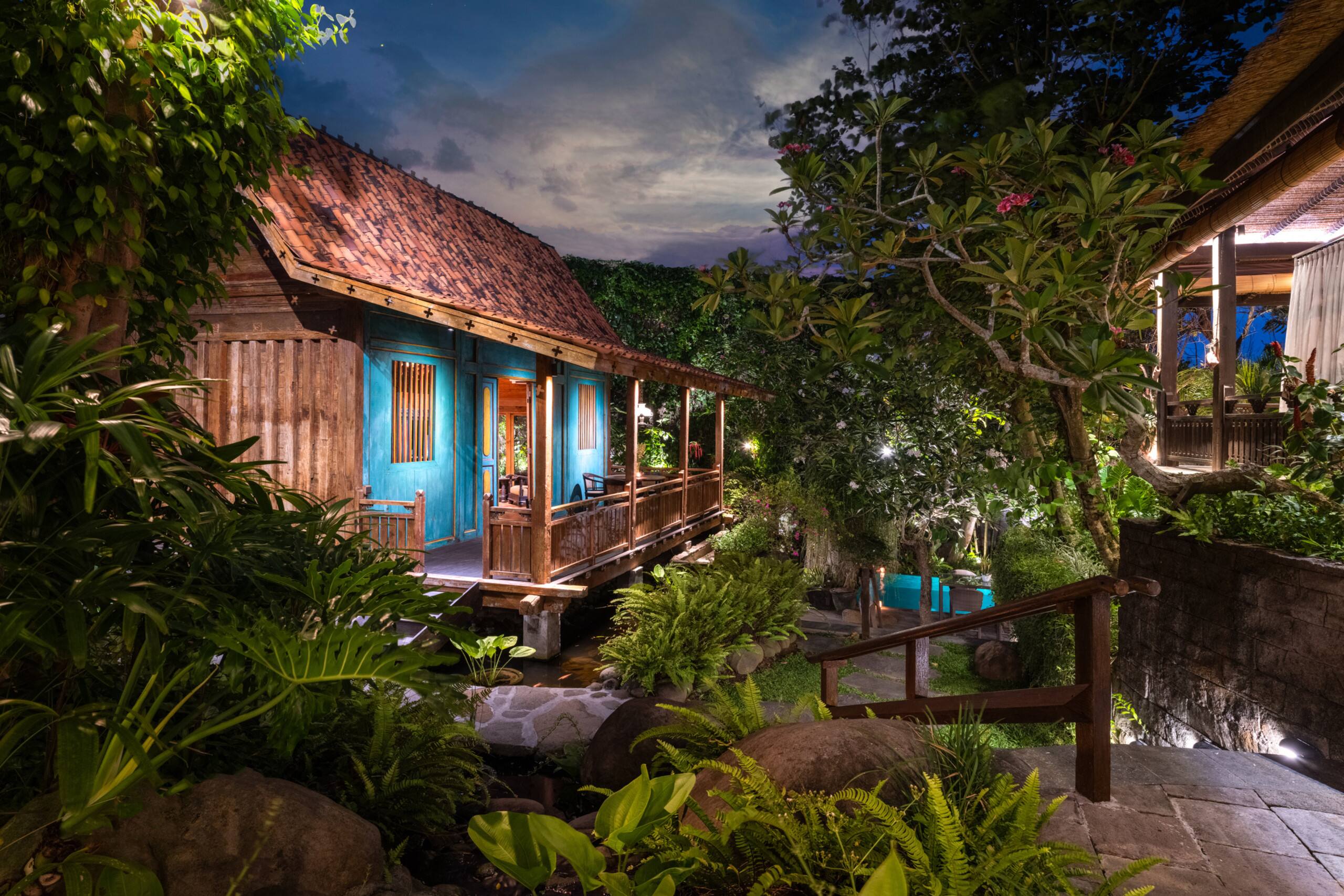 Javanese 3BR Villa in Jimbaran w/ Pool & Pavilion — photo 4