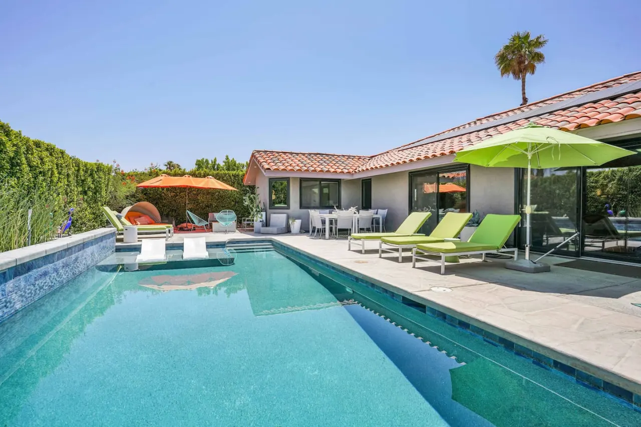 Luna Vista: Palm Springs, CA