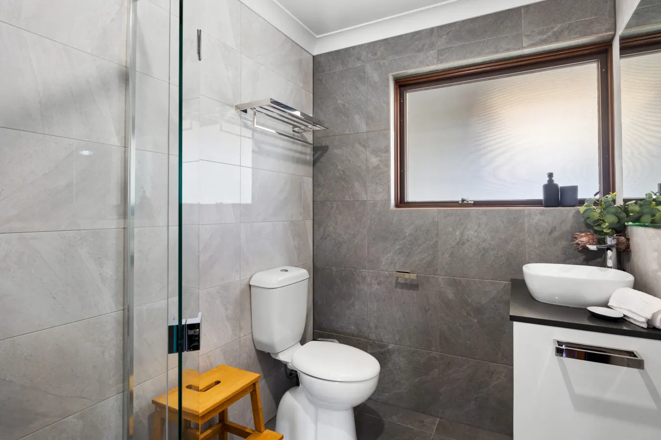 Tranquil Suite—Modern Comfort between CBD & Beach 16