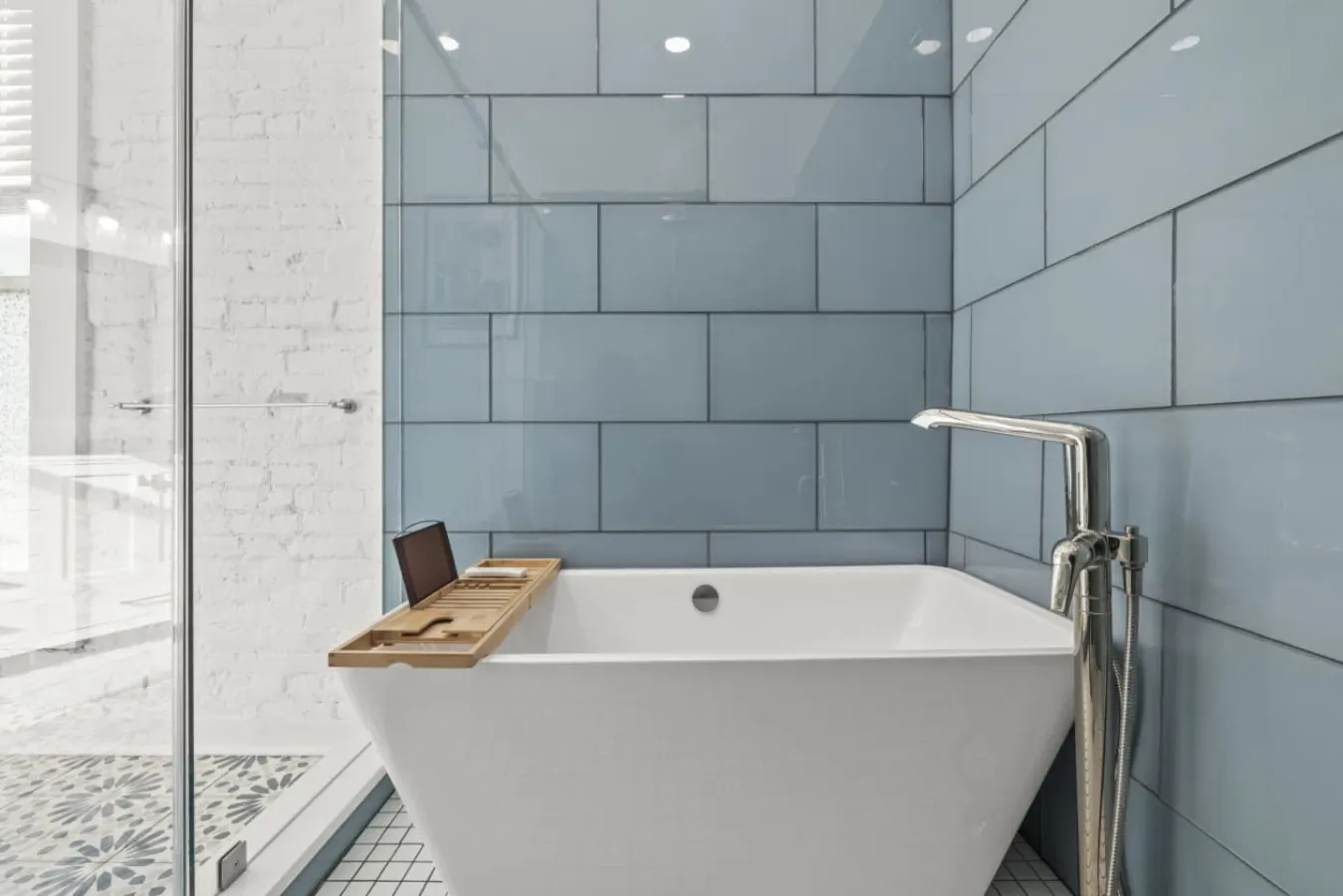 Hot Tub Hideaway w/ Crib Downtown Cbus 12