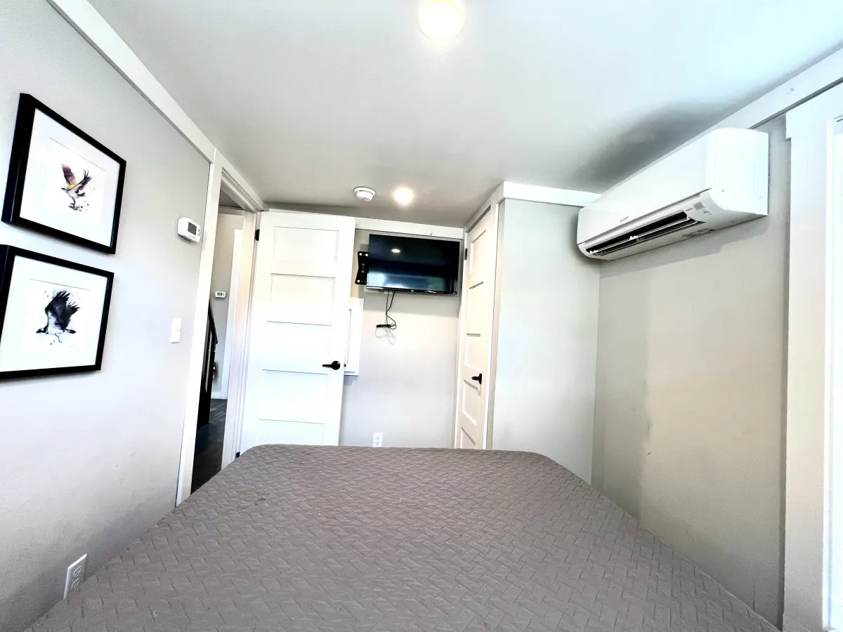 The Osprey House- Pet friendly Lakeside Tiny Home in Clermont 9