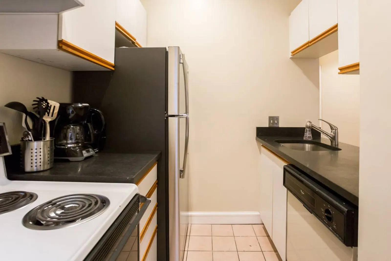 Perfect North End Apt - 2BR 2BA w/ Laundry! 8