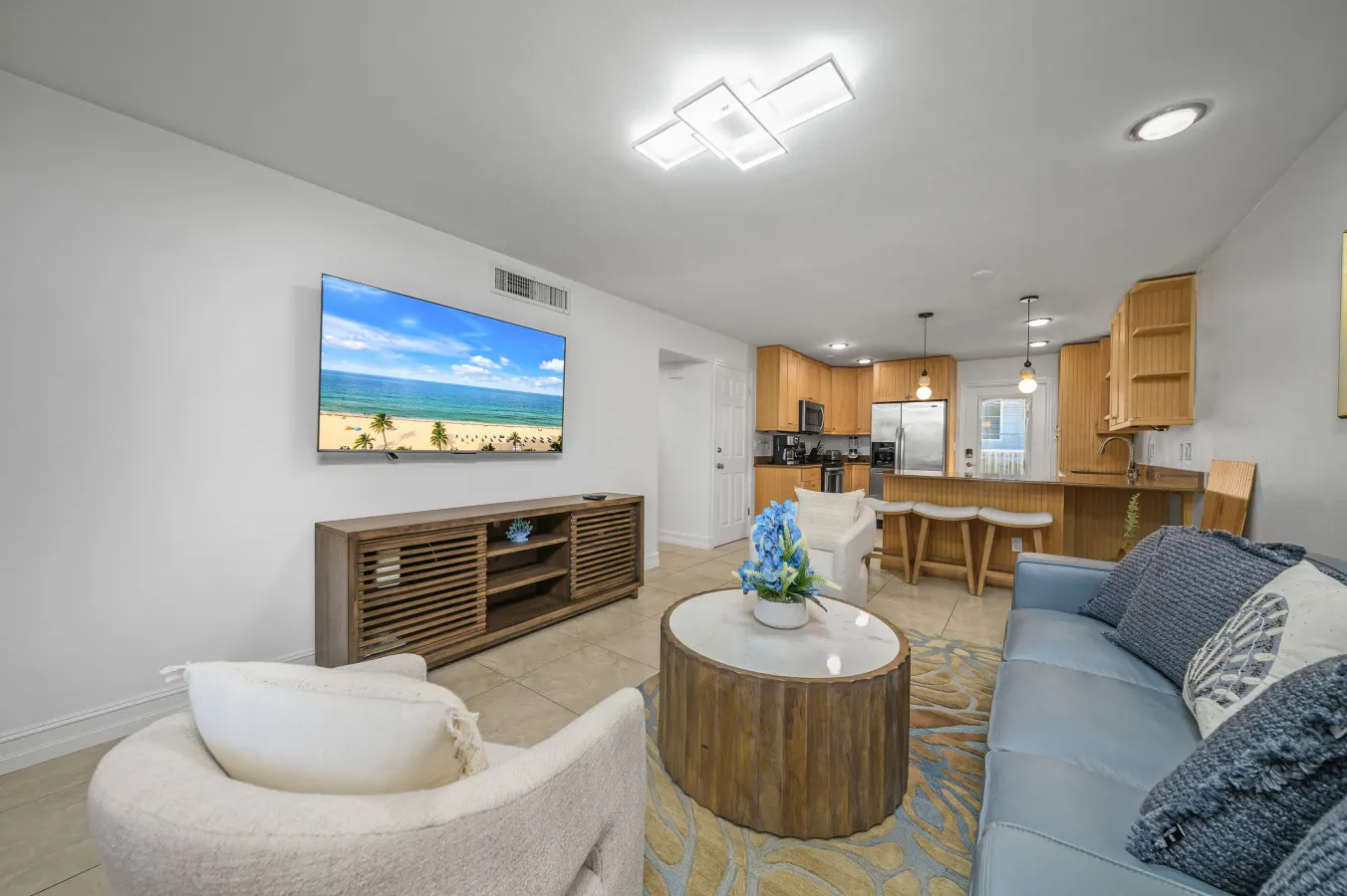 Downtown Naples Retreat - Walk to 5th Ave & Beach 1