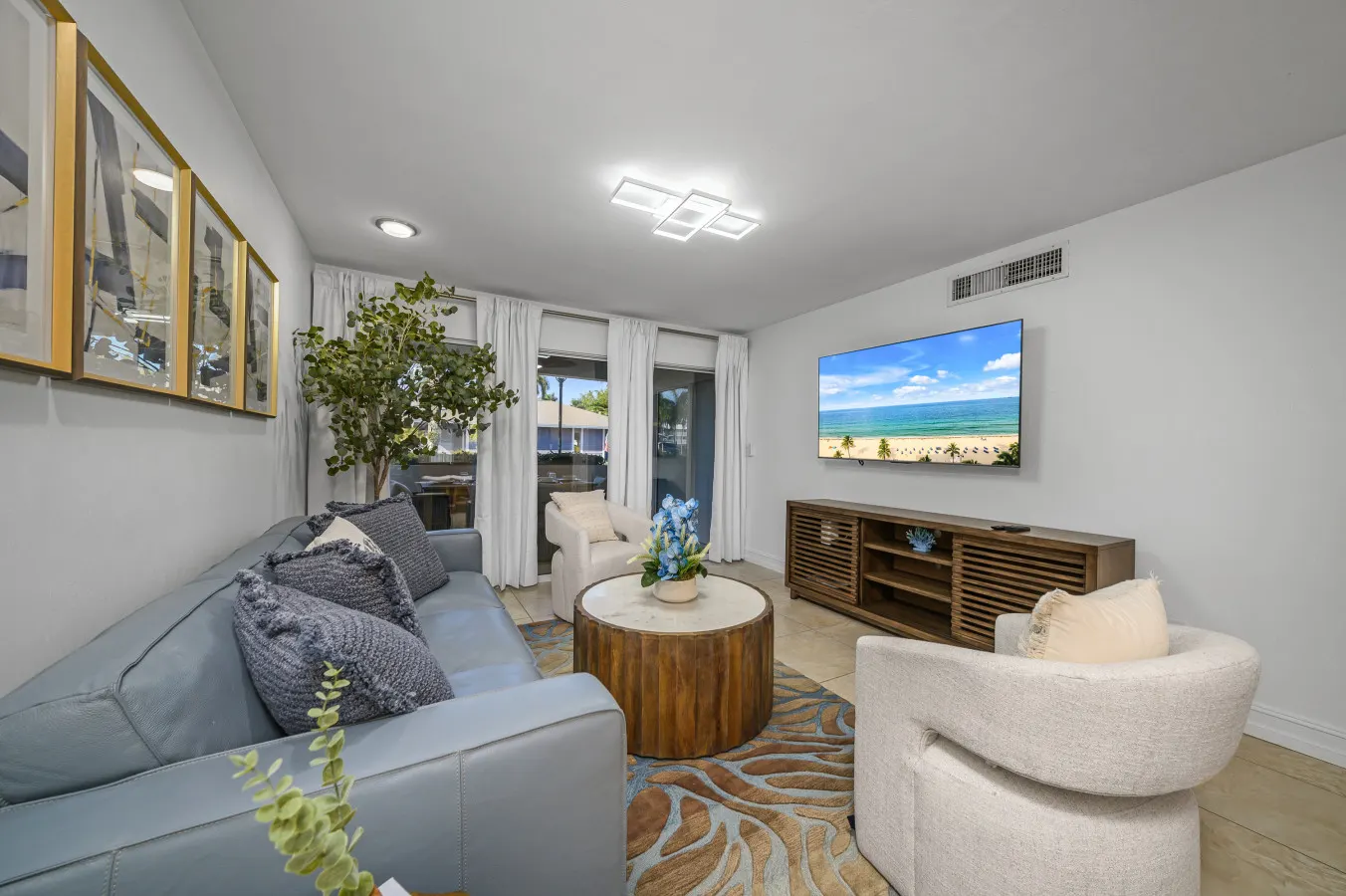 Downtown Naples Retreat - Walk to 5th Ave & Beach 2