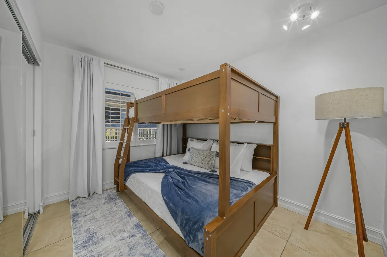 Downtown Naples Retreat - Walk to 5th Ave & Beach 9
